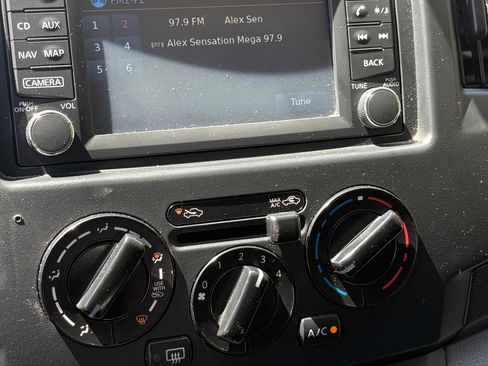 Used 2015 Nissan NV200 SV w/ Technology Package FWD image 4