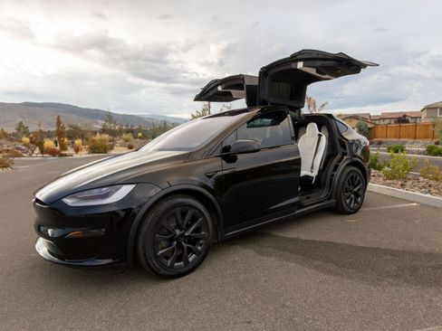 Used 2022 Tesla Model X Plaid image 13