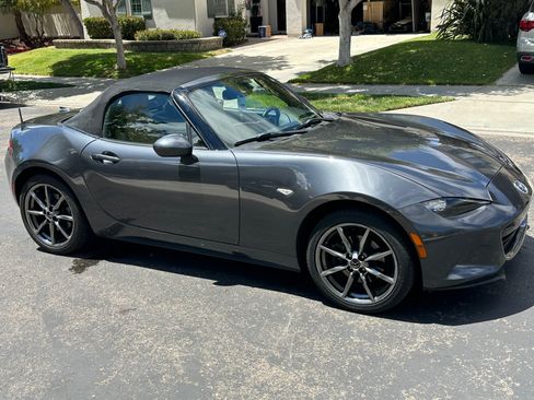 Used 2016 MAZDA MX-5 Miata Grand Touring RWD image 13