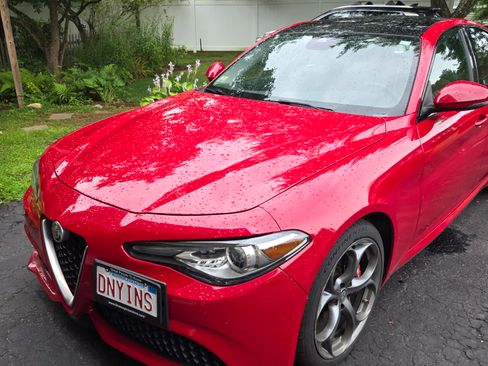 Used 2018 Alfa Romeo Giulia Ti Sport w/ Quick Order Package 22S Sport image 9