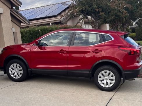 Used 2018 Nissan Rogue Sport S image 1