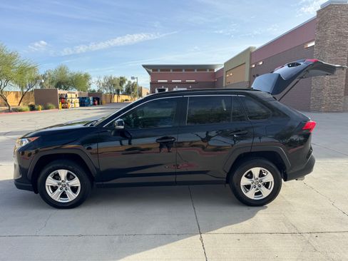 Used 2021 Toyota RAV4 XLE image 8