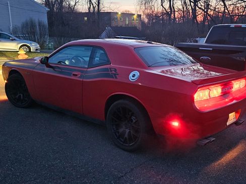 Used 2010 Dodge Challenger R/T image 9