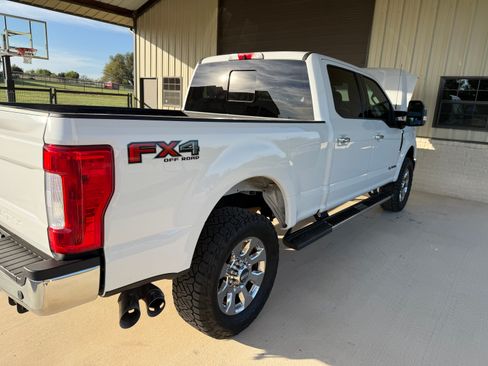 Used 2019 Ford F250 Lariat w/ Chrome Package image 11