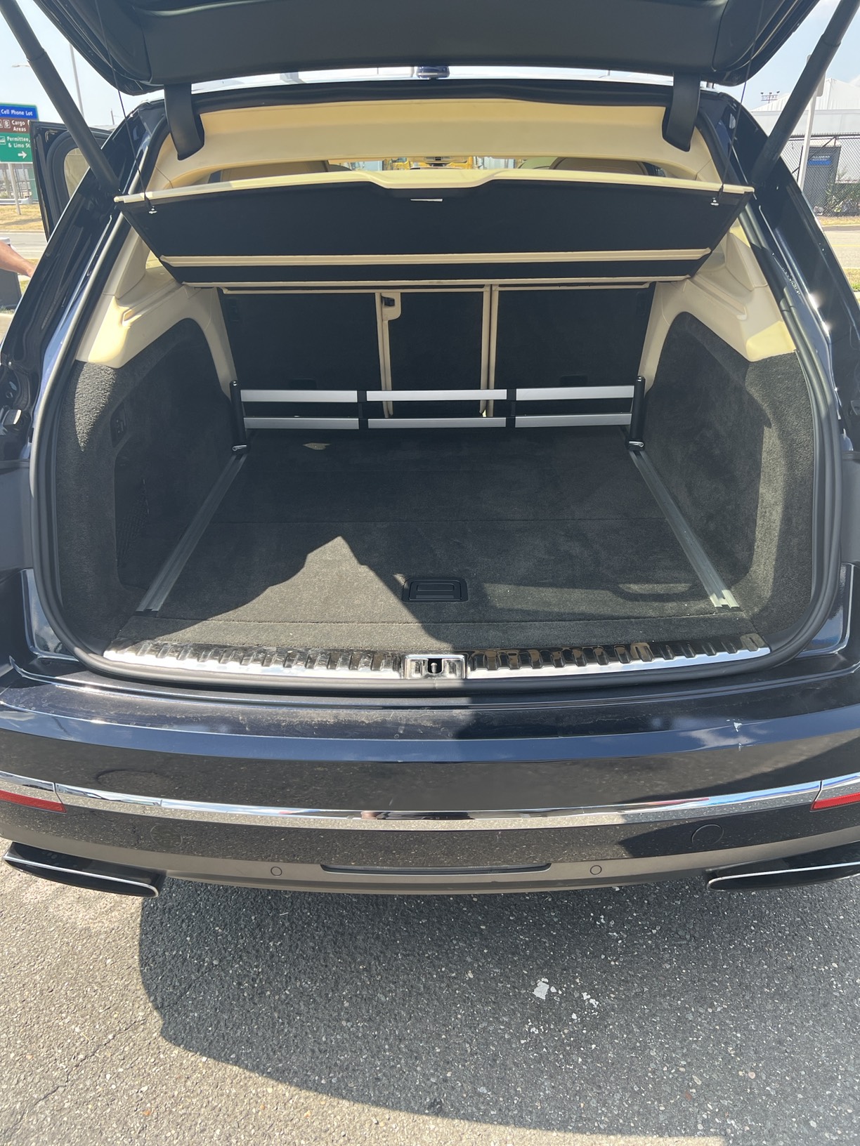 Used 2017 Bentley Bentayga AWD/4WD image 14