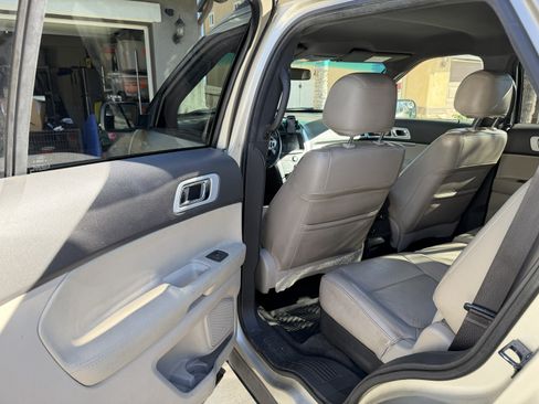 Used 2011 Ford Explorer XLT image 18