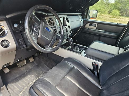 Used 2016 Ford Expedition XLT w/ Equipment Group 202A RWD image 7