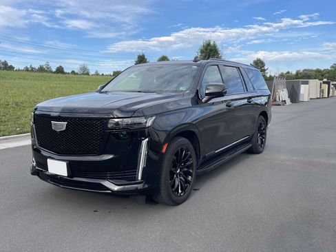 Used 2021 Cadillac Escalade ESV Sport Platinum w/ LPO, ONYX Package AWD/4WD image 4