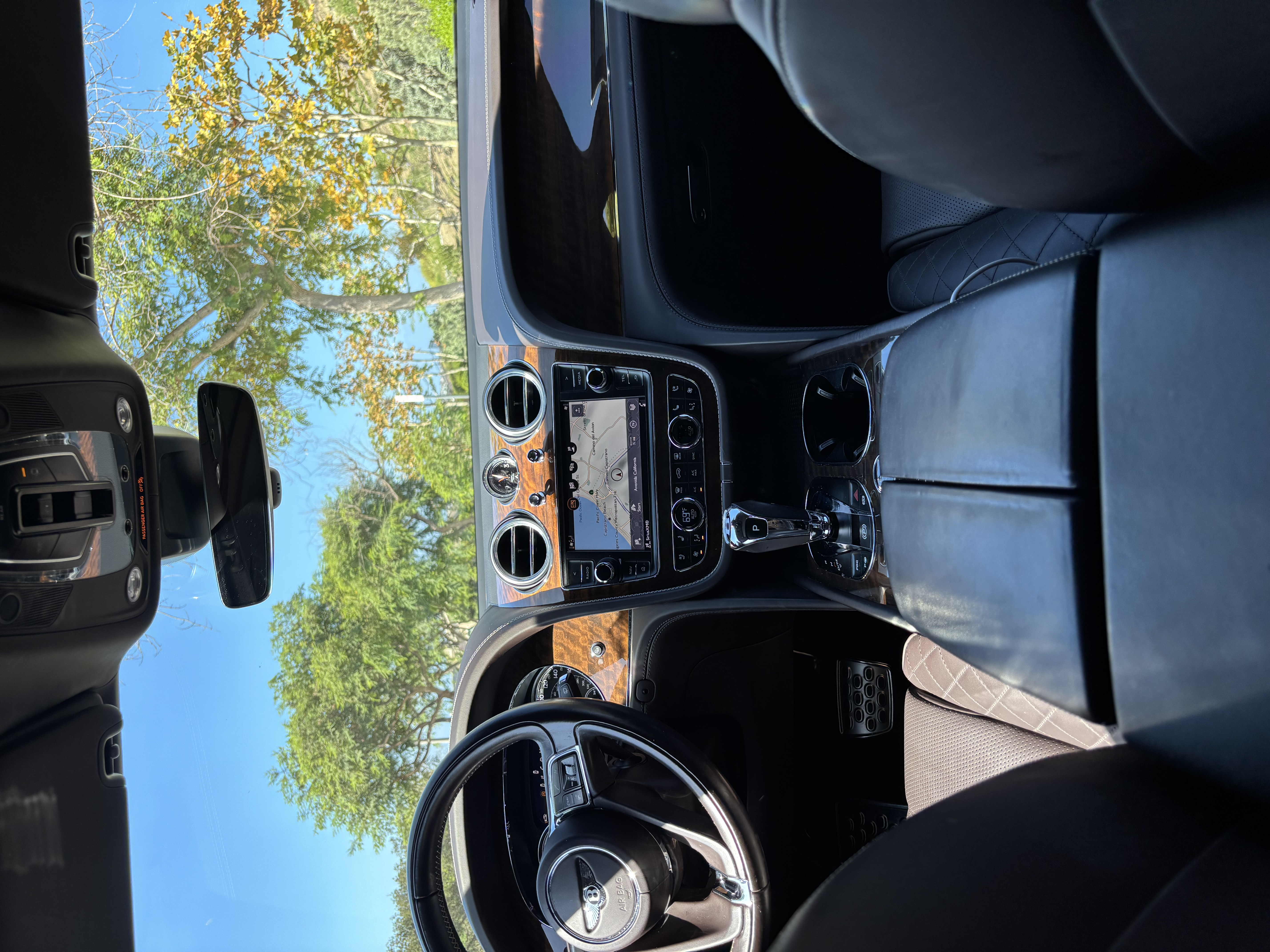 Used 2018 Bentley Bentayga AWD/4WD image 14