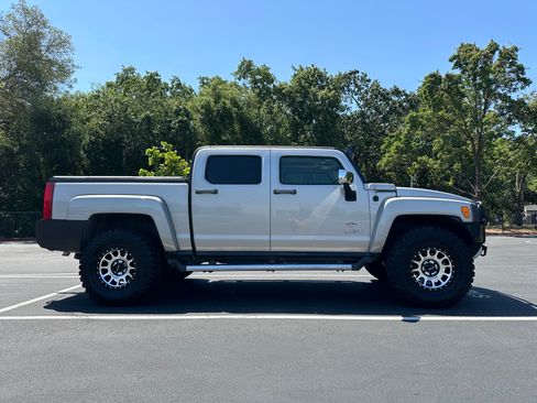 Used 2009 HUMMER H3T Alpha image 2