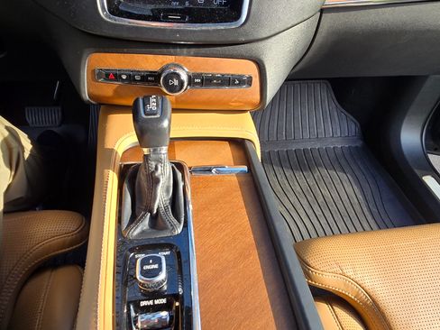 Used 2017 Volvo XC90 T6 Inscription w/ Vision Package image 5