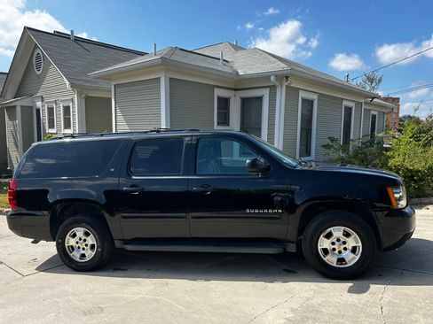Used 2013 Chevrolet Suburban LT w/ Luxury Package image 1