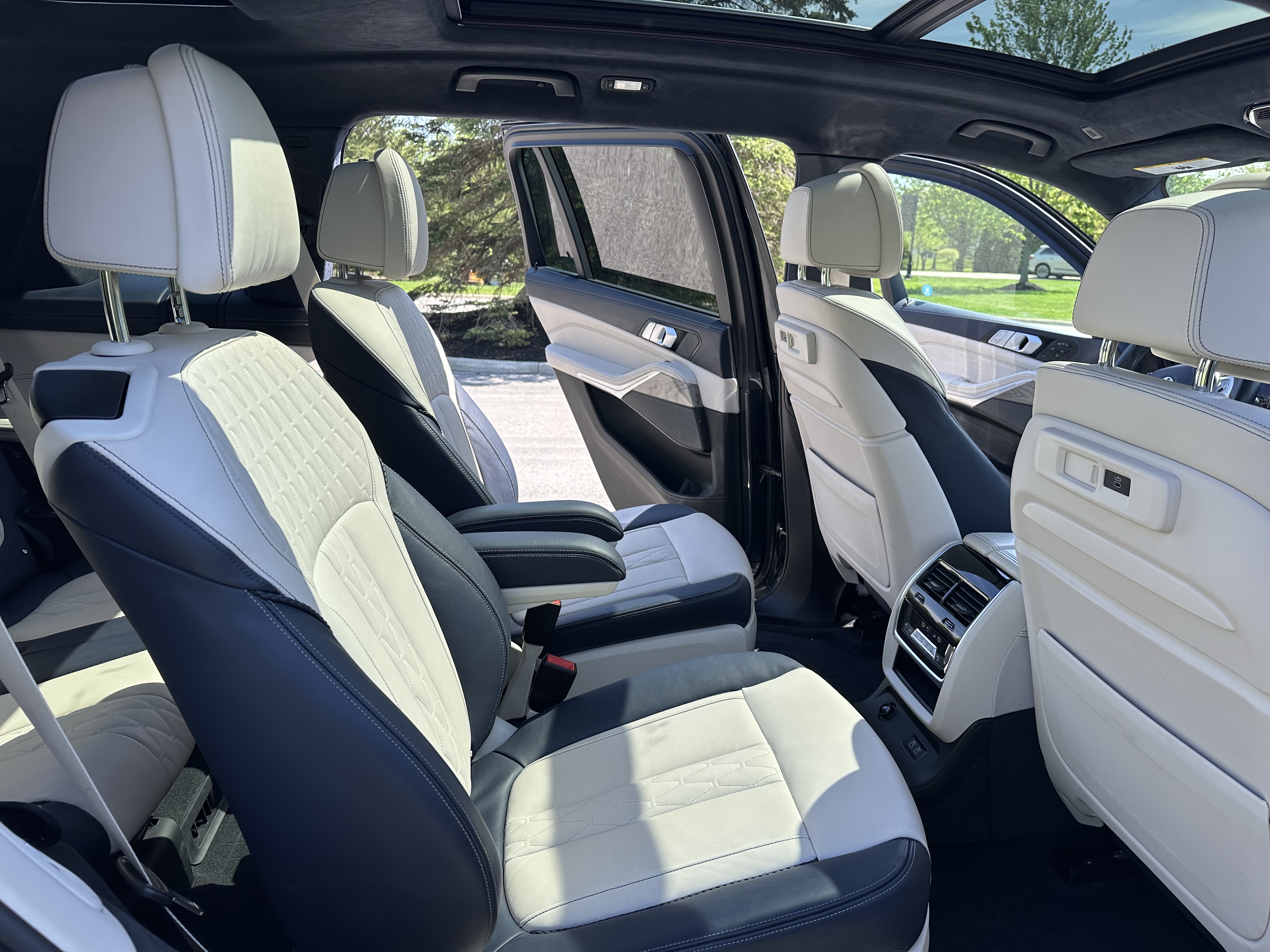 Used 2019 BMW X7 xDrive50i w/ Dynamic Handling Package AWD/4WD image 19