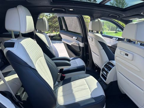 Used 2019 BMW X7 xDrive50i w/ Dynamic Handling Package AWD/4WD image 19