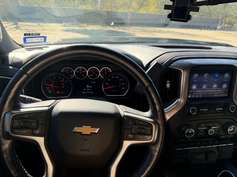 Used 2021 Chevrolet Silverado 1500 LT w/ Z71 Off-Road Package image 10