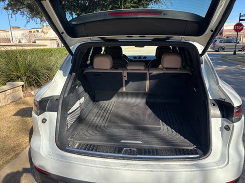 Used 2019 Porsche Cayenne E-Hybrid image 12