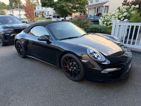 Used 2015 Porsche 911 Carrera 4S AWD/4WD image 1
