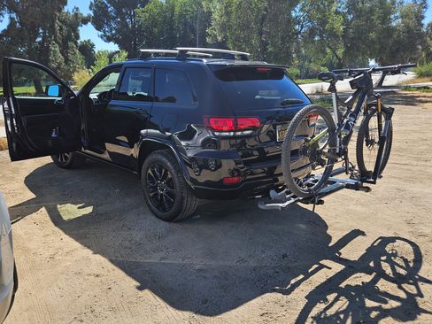 Used 2019 Jeep Grand Cherokee Altitude image 12