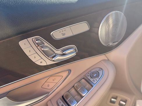 Used 2019 Mercedes-Benz GLC 350e 4MATIC image 5