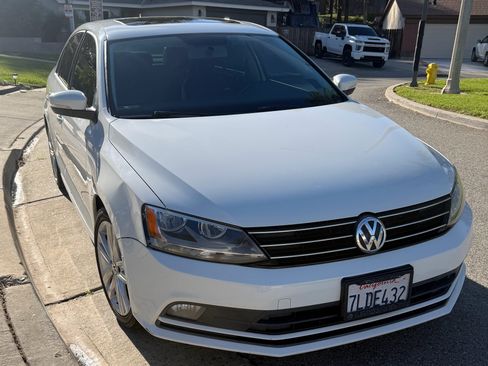 Used 2015 Volkswagen Jetta TDI SEL image 2