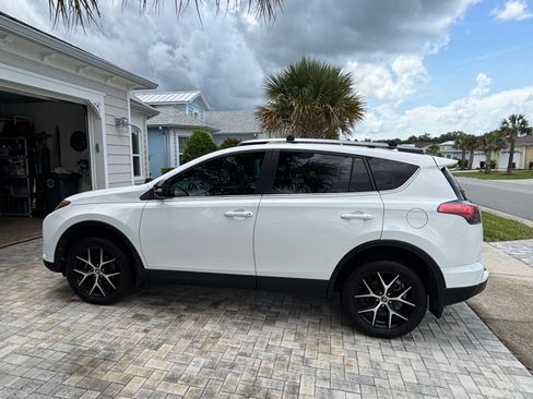 Used 2017 Toyota RAV4 SE AWD/4WD image 1