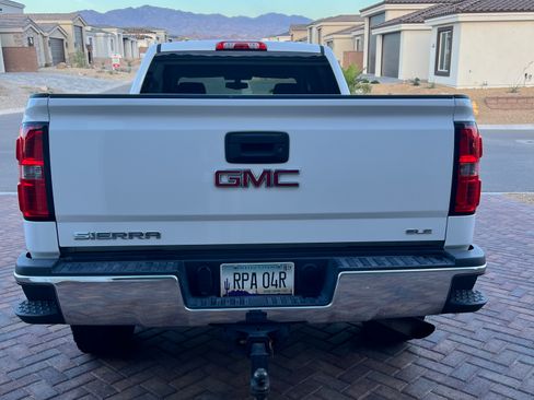 Used 2015 GMC Sierra 2500 SLE w/ Suspension Package, Off-Road image 5