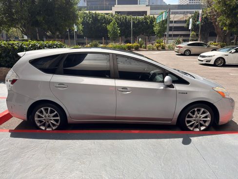 Used 2013 Toyota Prius V Five image 4