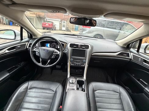 Used 2017 Ford Fusion Energi SE image 10