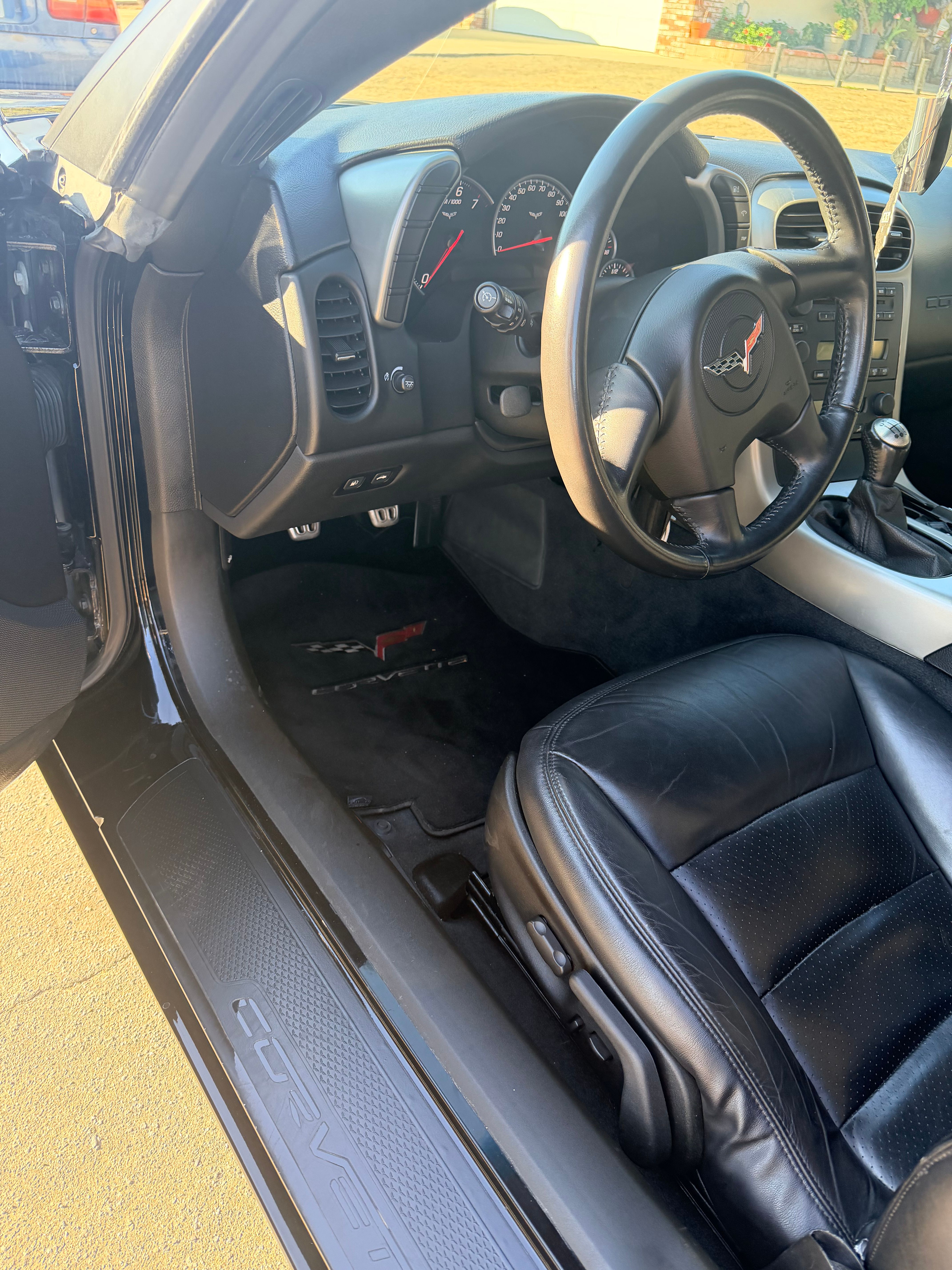 Used 2005 Chevrolet Corvette Convertible w/ Performance Handling Package RWD image 9