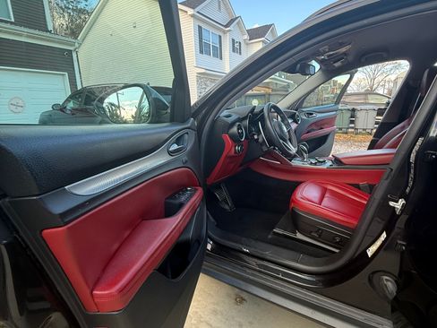 Used 2018 Alfa Romeo Stelvio Sport w/ Quick Order Package 22J Sport image 10