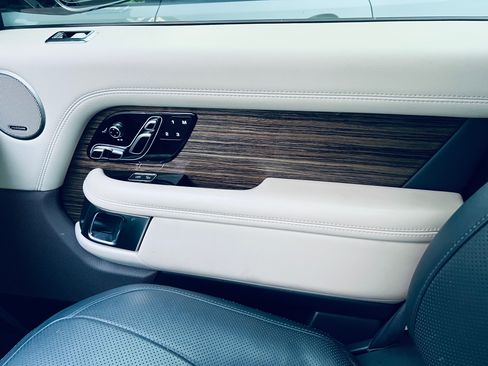 Used 2019 Land Rover Range Rover HSE image 12