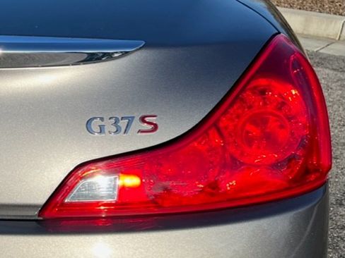 Used 2010 INFINITI G37 Journey w/ Premium Pkg image 4