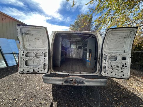 Used 2002 Ford E-350 and Econoline 350 Van image 10