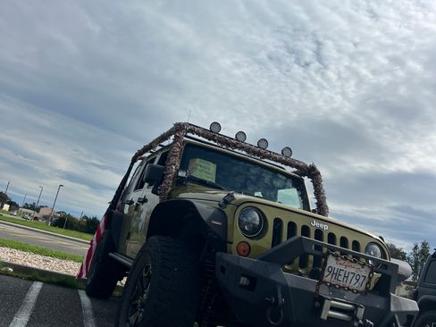 Used 2007 Jeep Wrangler Unlimited Sahara w/ Dual Top Group image 2