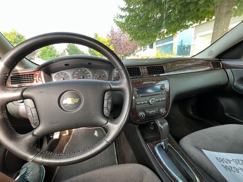 Used 2014 Chevrolet Impala LT w/ LT Sunroof Package FWD image 9