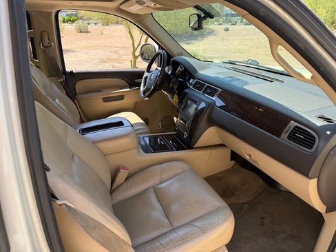 Used 2011 GMC Yukon Denali AWD/4WD image 9