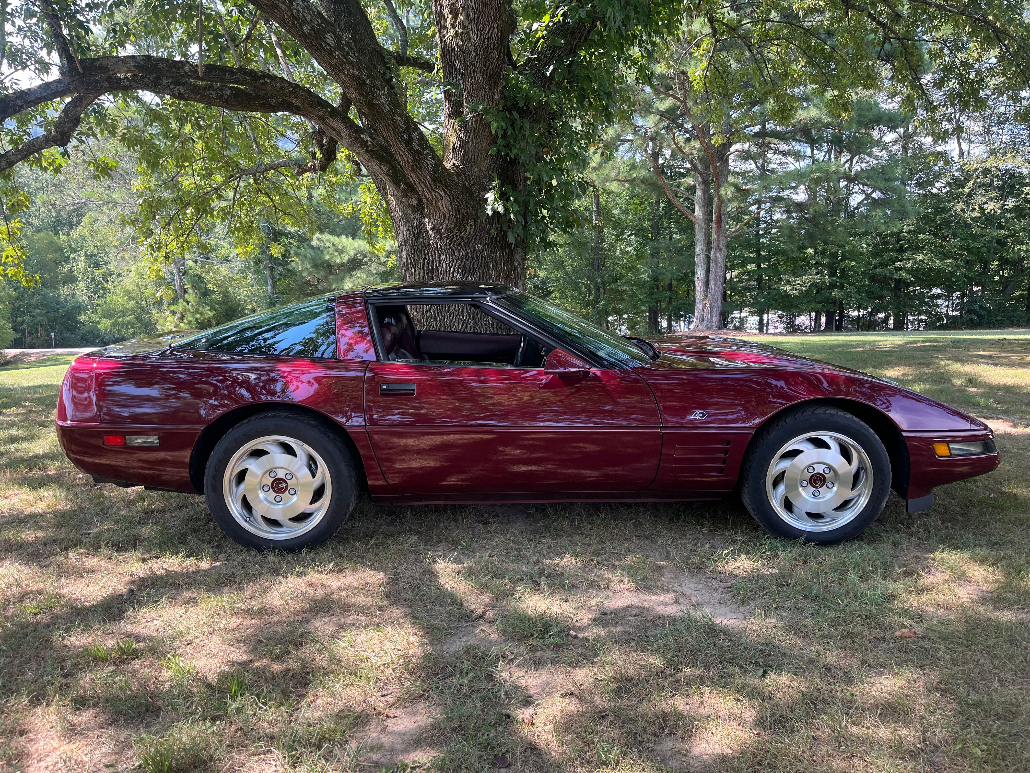 Used 1993 Chevrolet Corvette Coupe RWD image 2