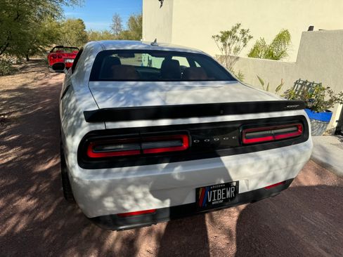 Used 2016 Dodge Challenger SRT Hellcat RWD image 5