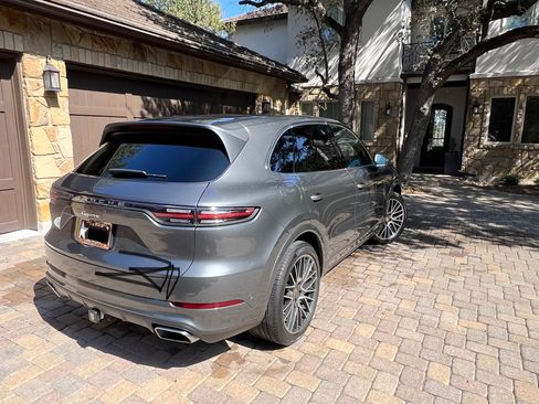 Used 2022 Porsche Cayenne image 6