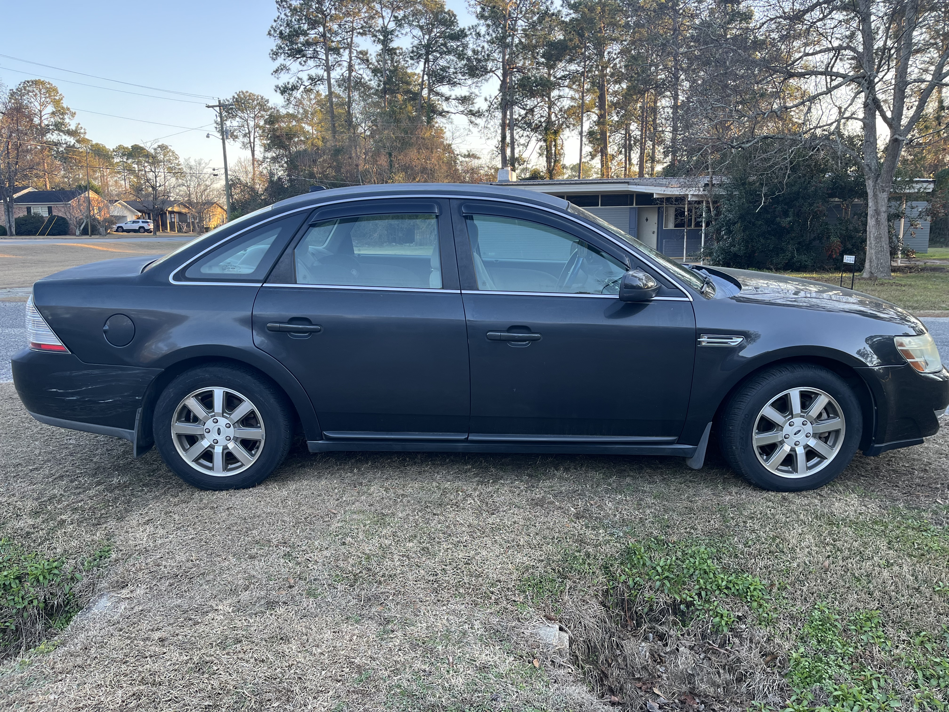 Used 2008 Ford Taurus SEL FWD image 4
