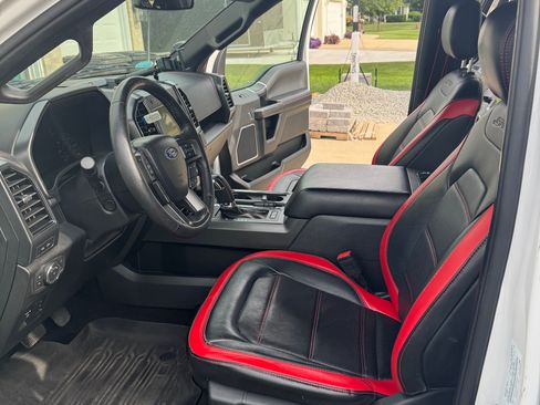 Used 2019 Ford F150 Lariat w/ Equipment Group 502A Luxury AWD/4WD image 4