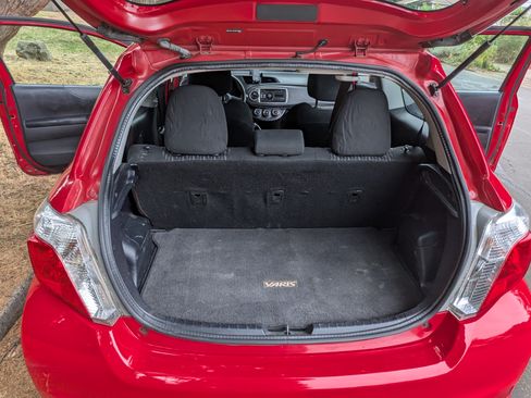 Used 2014 Toyota Yaris L FWD image 9