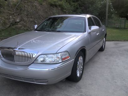 Used 2007 Lincoln Town Car Signature Limited