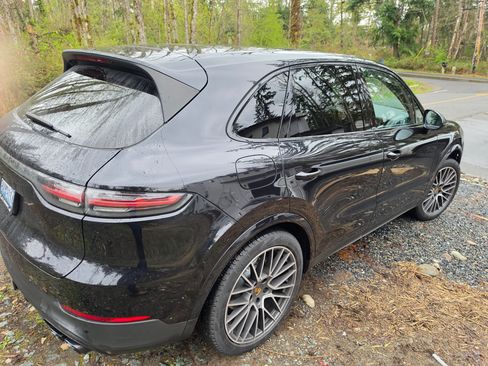 Used 2020 Porsche Cayenne AWD/4WD image 1
