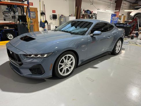 Used 2025 Ford Mustang GT Premium RWD image 1
