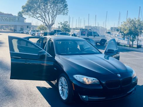 Used 2011 BMW 528i Sedan image 4