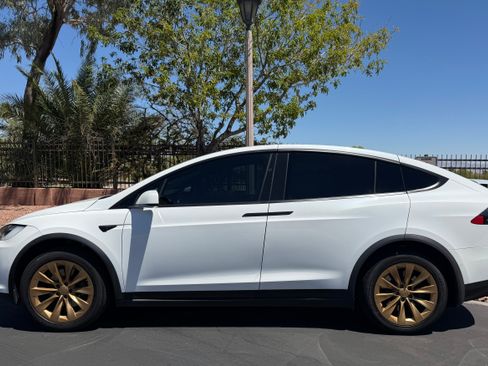 Used 2020 Tesla Model X AWD/4WD image 2