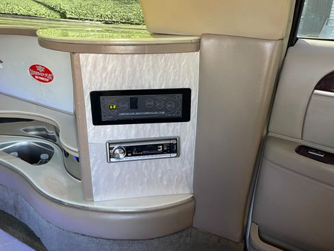 Used 2007 Lincoln Town Car Signature image 6