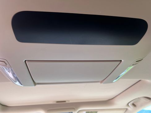 Used 2010 Lexus LX 570 4WD image 30