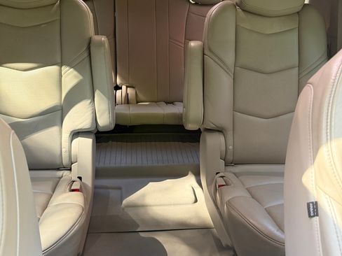 Used 2019 Cadillac Escalade Luxury w/ Escalade Sport Edition AWD/4WD image 10